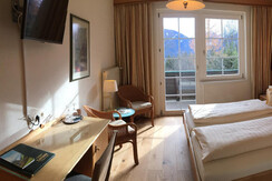 Room with balcony to the garden 02b