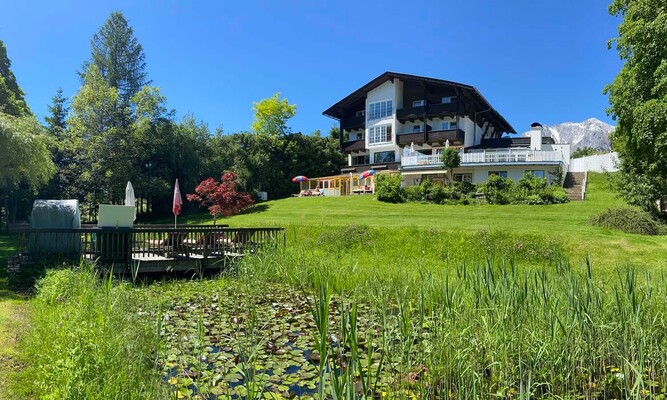 Pond in the wide garden/park 01