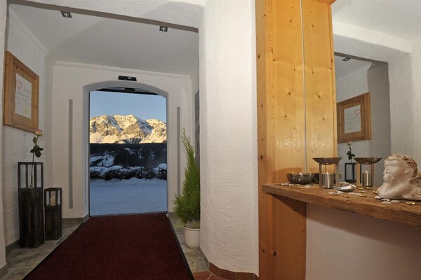 entry with direct view to Dachstein