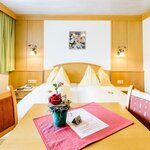 obrázek family room with bath tube, WC