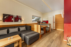 TOP 4 - Light-flooded living area