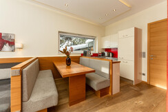 TOP 4 - Dinette and kitchen area