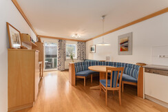 Lilie - spacious living room with terrace access