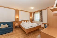 Lilie - Bedroom 1 with TV