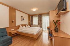 Lilie - Bedroom 2 with TV