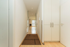 Top 6 - entrance area with storage facilities