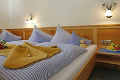 Linharterhof Vollholzmöbel