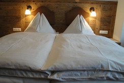 Zimmer mit Zirbenholz