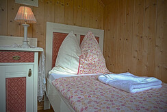 klZimmer-Bett,Nachtkastl