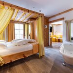Photo of Suite, separate toilet and shower/bathtub