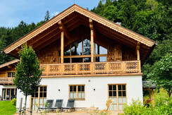 Chalet with sun terrace and spacious balcony
