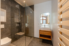 Jedes Schlafzimmer hat ein eigenes Badezimmer