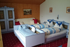 Neumaierhof_Dreibettzimmer