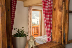 _DSC3028_Zierfenster ins Zimmer