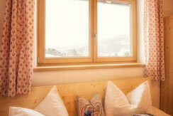 _DSC3048_Bett Ost gr Zimmer