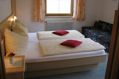 Doppel-Dreibettzimmer