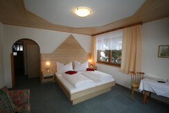 Doppel- Dreibettzimmr