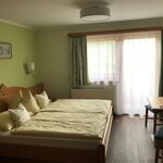 Photo of triple room with shower, WC