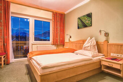 Zimmer mit Doppelbett