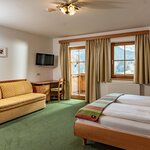 Pomiń zdjęcie room with 4 beds with shower, WC