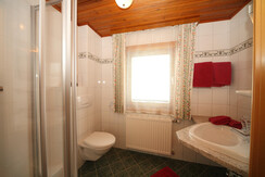 Badezimmer im Doppelzimmer