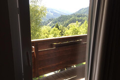 Kinder Zimmer Balkon mit Ausblick