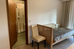 Einzelbett mit Badezimmer