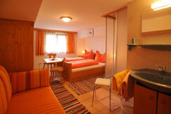 Blick-Kleinsölk-Natur-Erholungs-Urlaub-in-der-Pens