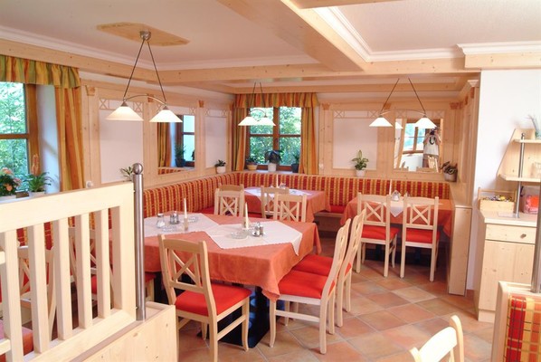 Speisesaal-Natur-Erholungs-Urlaub-in-der-Pension-L