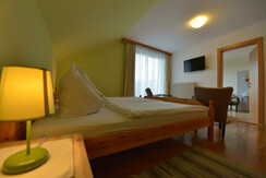 Familienzimmer2-Biobauernhof-Mauthaus-zu-Stein-im-