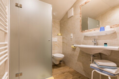 Bad - Dreibettzimmer