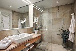 Familienappartement Haupthaus Badezimmer