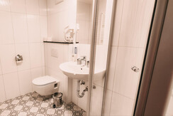 Bad kleines Doppelzimmer