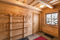 Almhuetten-Prenner Alm-Schuhraum