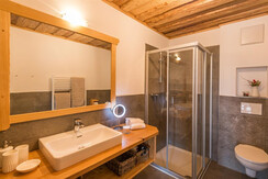 Almhuetten-Prenner Alm-Badezimmer-Untergeschoss