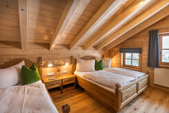 Almhuetten-Prenner Alm-Schlafzimmer-Obergeschoss_1