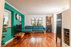 Wohnzimmer mit Kamin