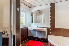 Badezimmer 2 begehbar von Schlafzimmer 2,3,4