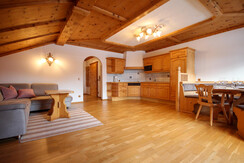 Kitchen-living room with view of Reiteralm valley descent