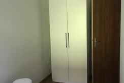 APP BH Zimmer mit Bett 140x200 Schrank und Tür