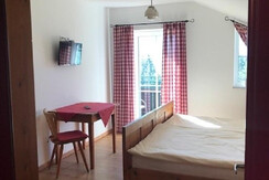 APP BH DZ Blick von Dusche in Zimmer