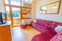 Wohnzimmer mit Balkon