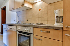 Küche mit Geschirrspüler