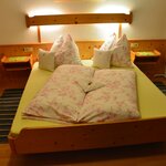 obrázek room with 4 beds with shower, WC
