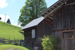 Ein Stoizimmerfensterblick