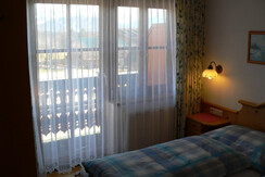Schlafzimmer mit Ostbalkon