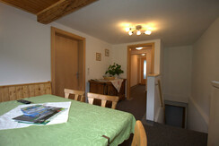 Sitzecke mit Fernseher