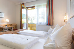 1M2A0482bo_KammDZBett