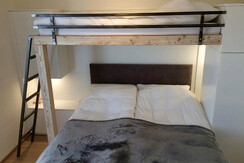 Apartment Sonnenhaus Schlafzimmer mit Zusatzbett