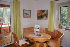 Kuchyně „Lindenblick“ s lavicemi pro 6 osob